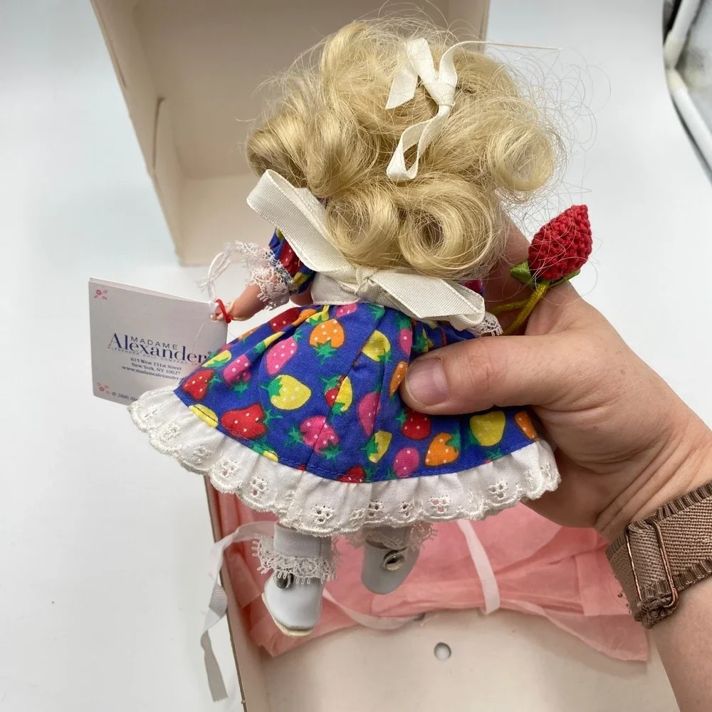 Madame Alexander‎ Strawberry Pie Wendy 8